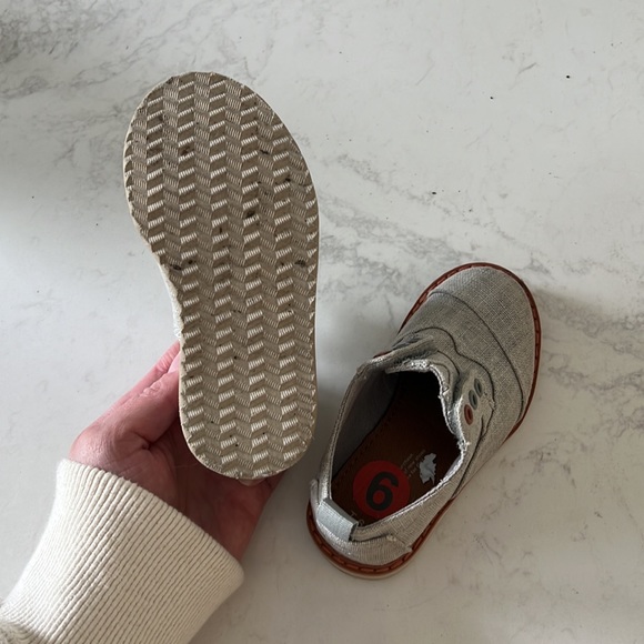 Toms - Picture 3 of 3